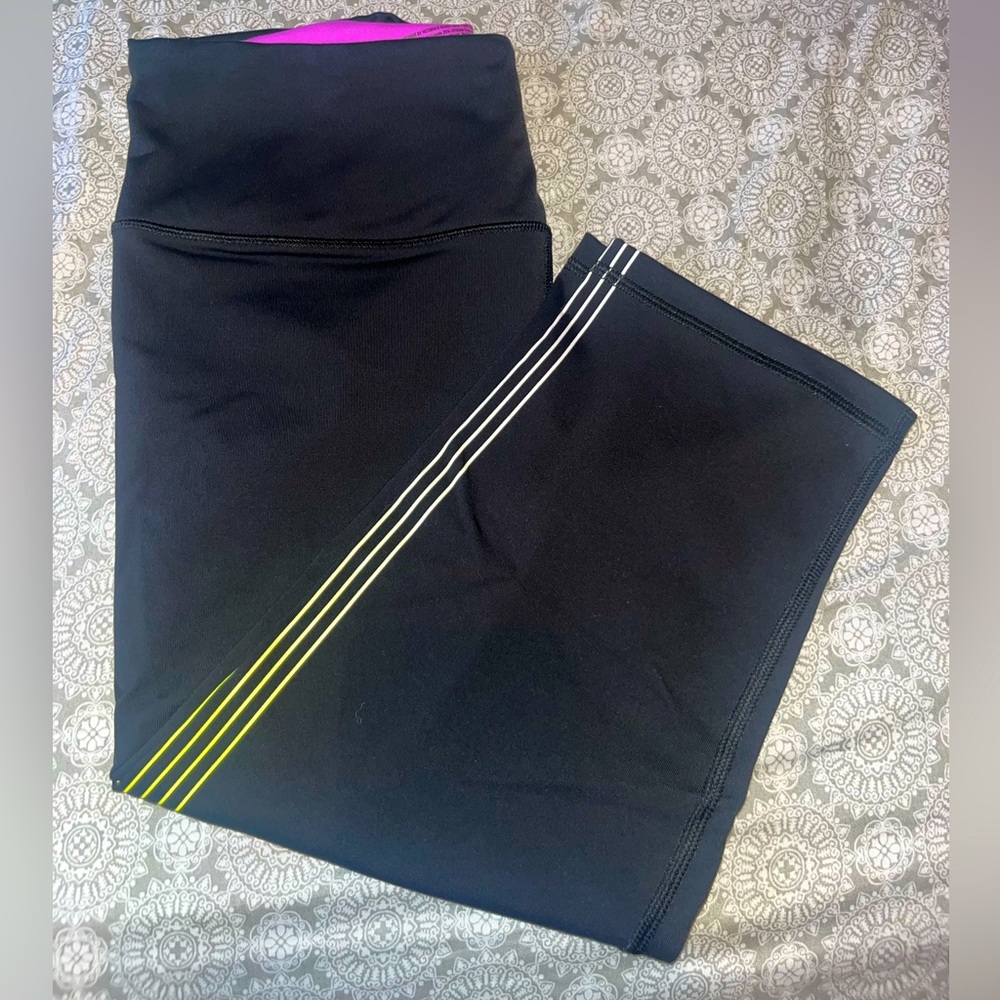 Brand new never worn Victoria Secrets capris